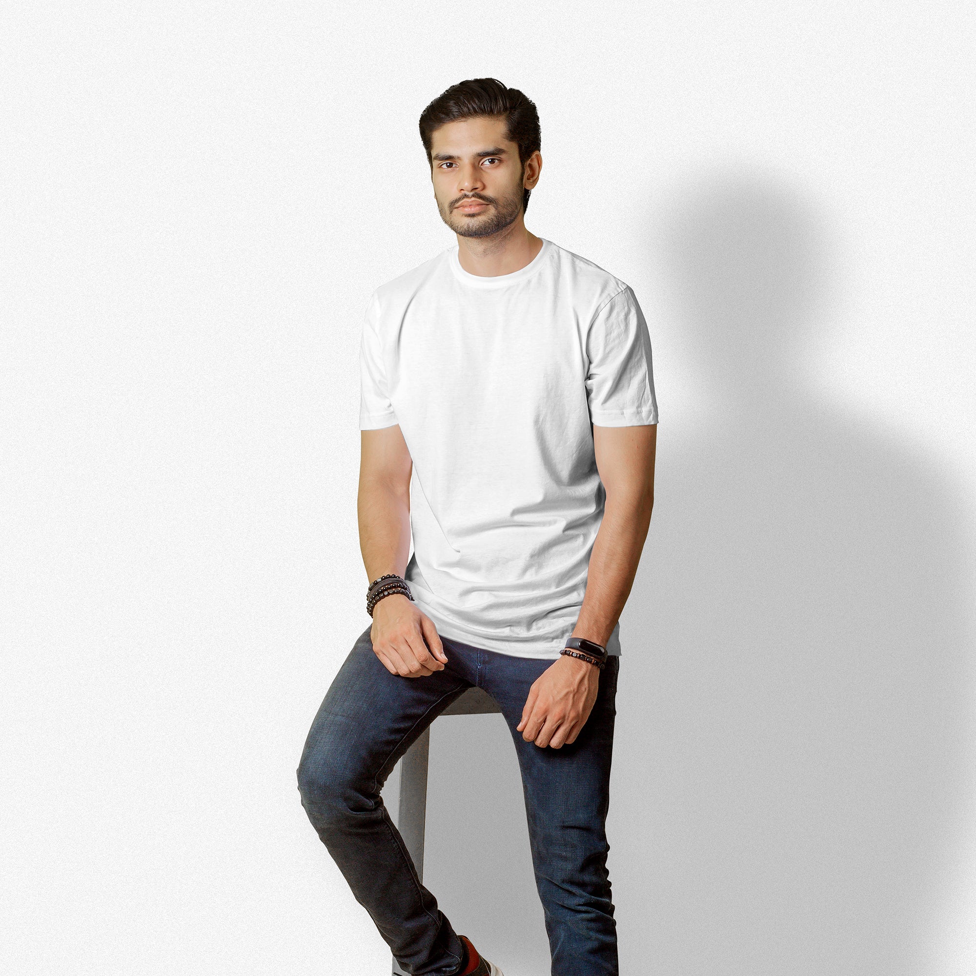 White Essential Round Neck Short Sleeve T-Shirt (Casual/Sports)