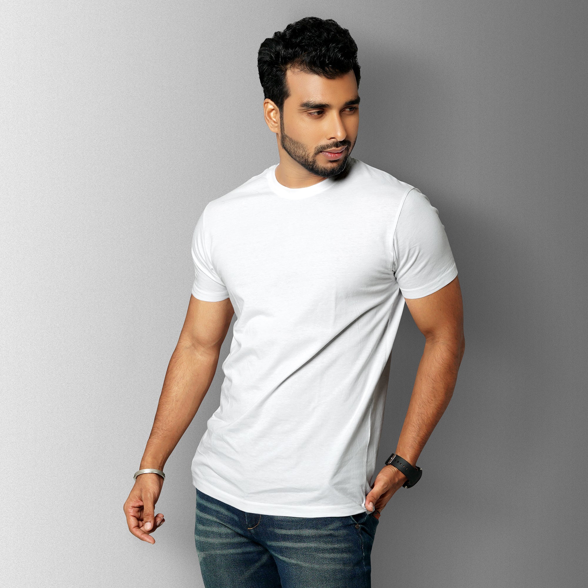 White Essential Round Neck Short Sleeve T-Shirt (Casual/Sports)